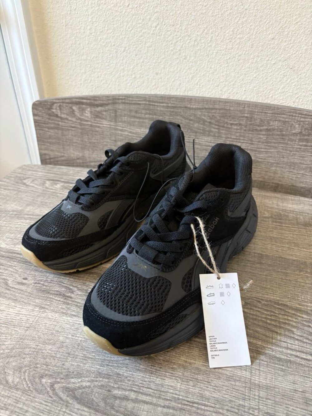 Reebok Chaos Men’s Low Top Lace Up Athletic Sneaker Black/Tan AR30303M-BBT size8